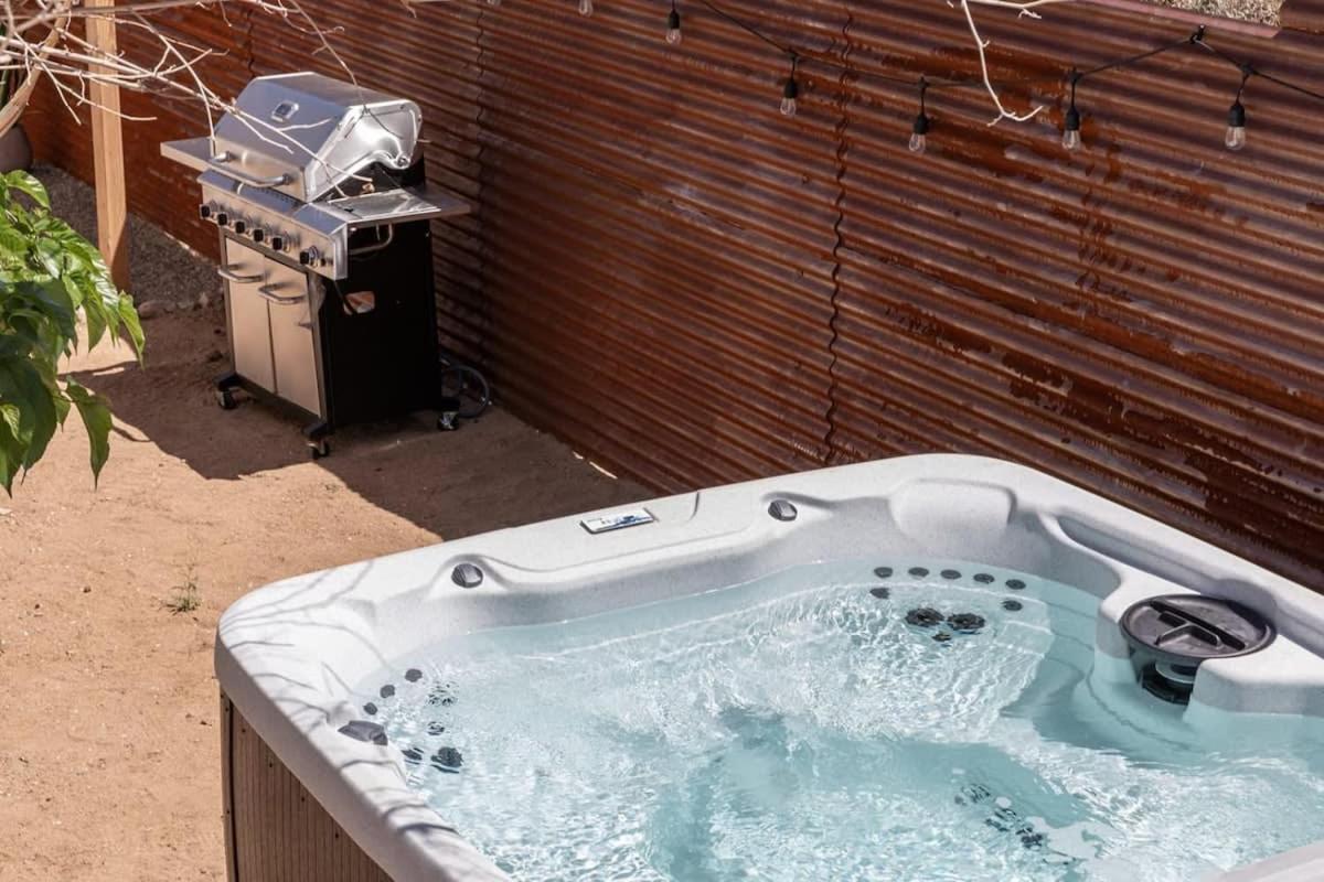Joshua Tree - Le Tout Petit W Hot Tub Exterior photo