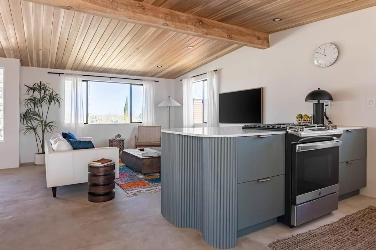 Joshua Tree - Le Tout Petit W Hot Tub Exterior photo