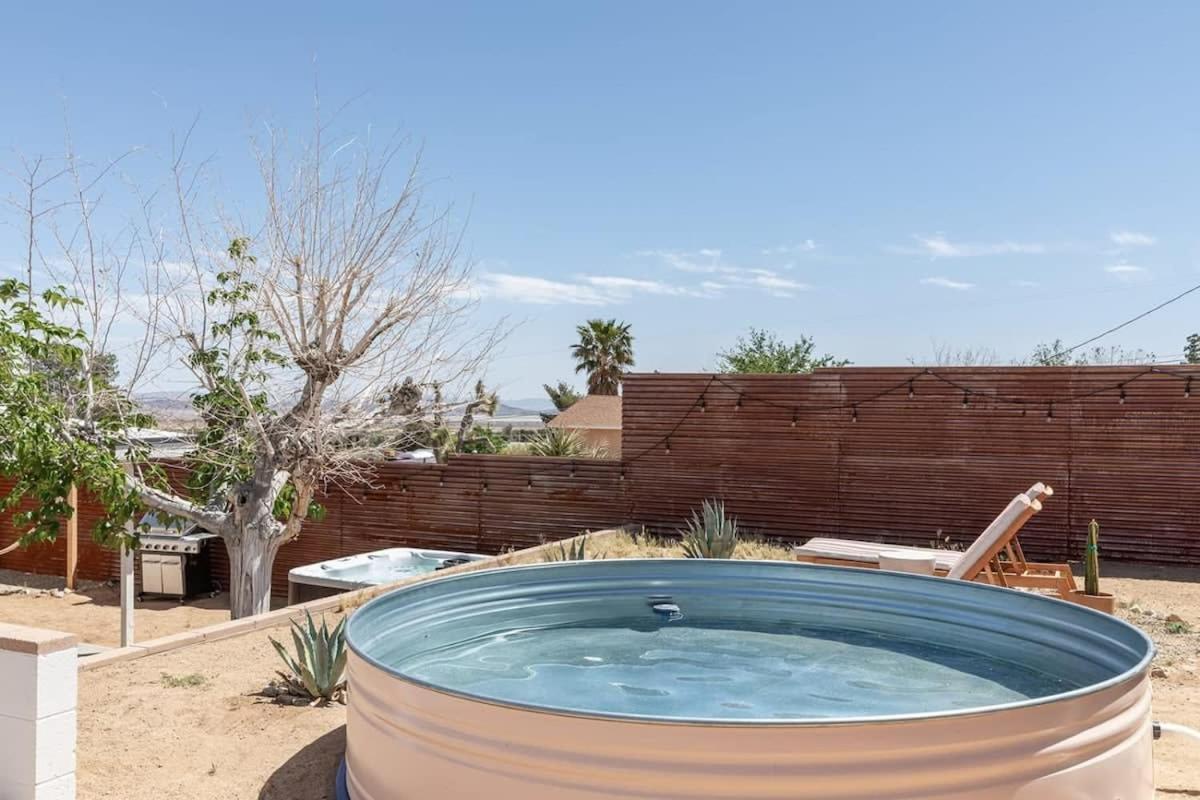 Joshua Tree - Le Tout Petit W Hot Tub Exterior photo