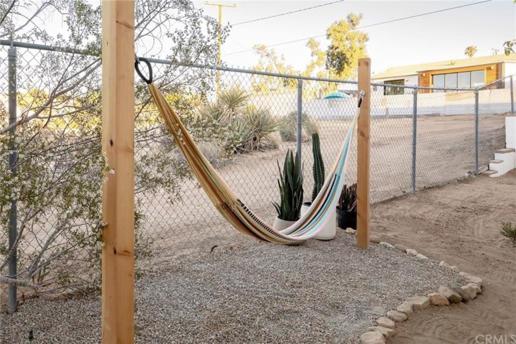 Joshua Tree - Le Tout Petit W Hot Tub Exterior photo