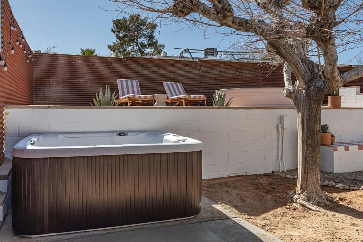Joshua Tree - Le Tout Petit W Hot Tub Exterior photo